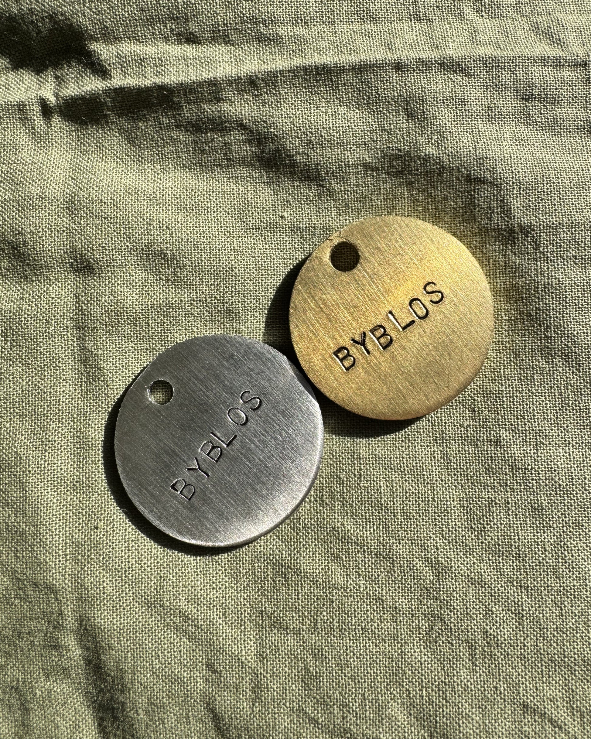 Médailles estampées main